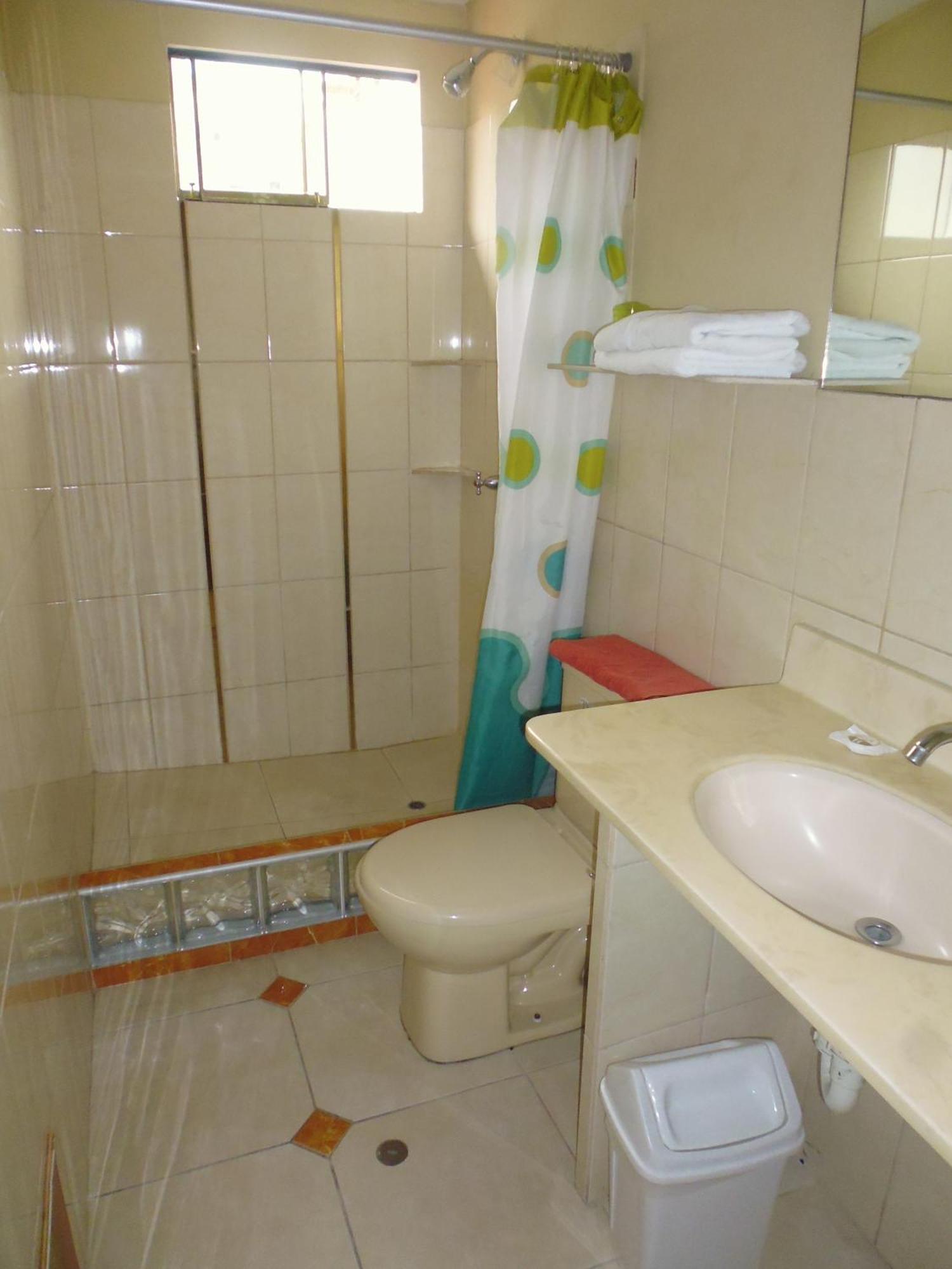 Hotel Tinkus Inn Lima Bagian luar foto