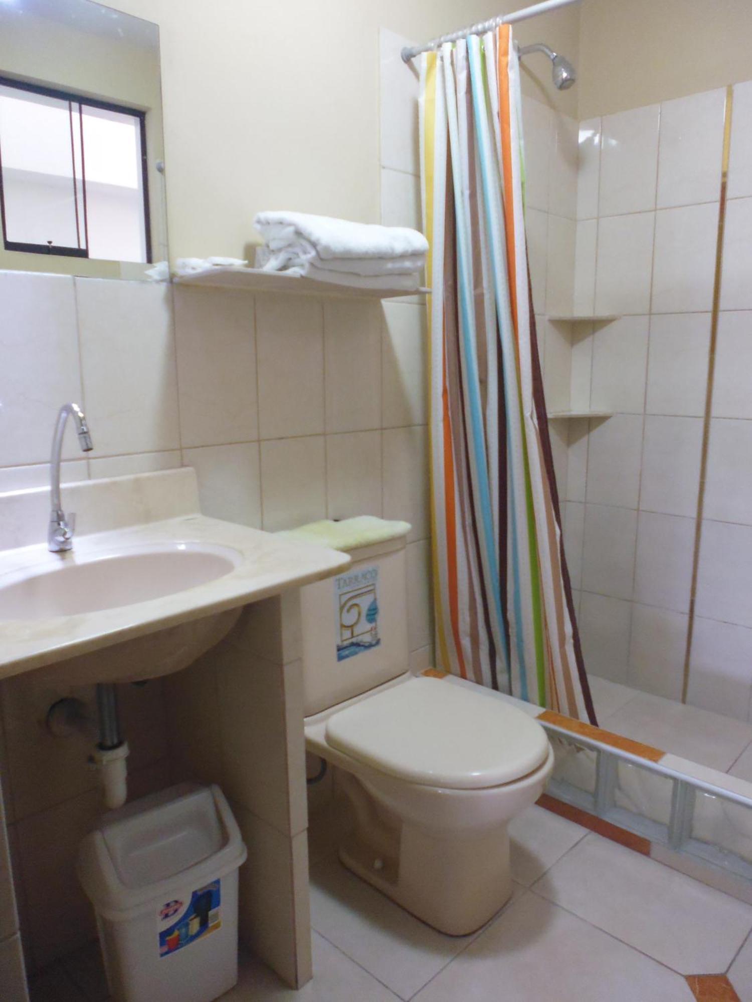 Hotel Tinkus Inn Lima Bagian luar foto