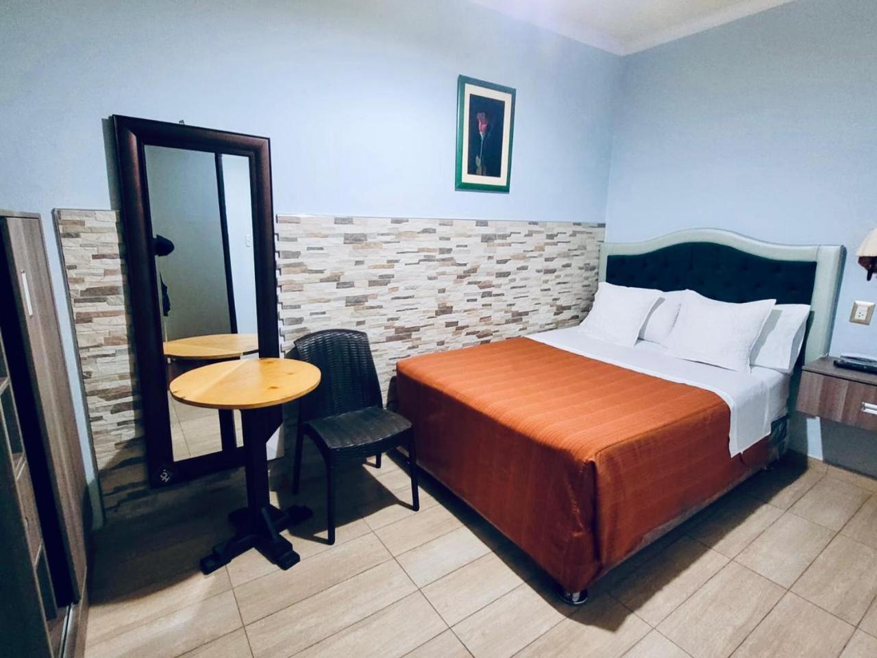 Hotel Tinkus Inn Lima Bagian luar foto