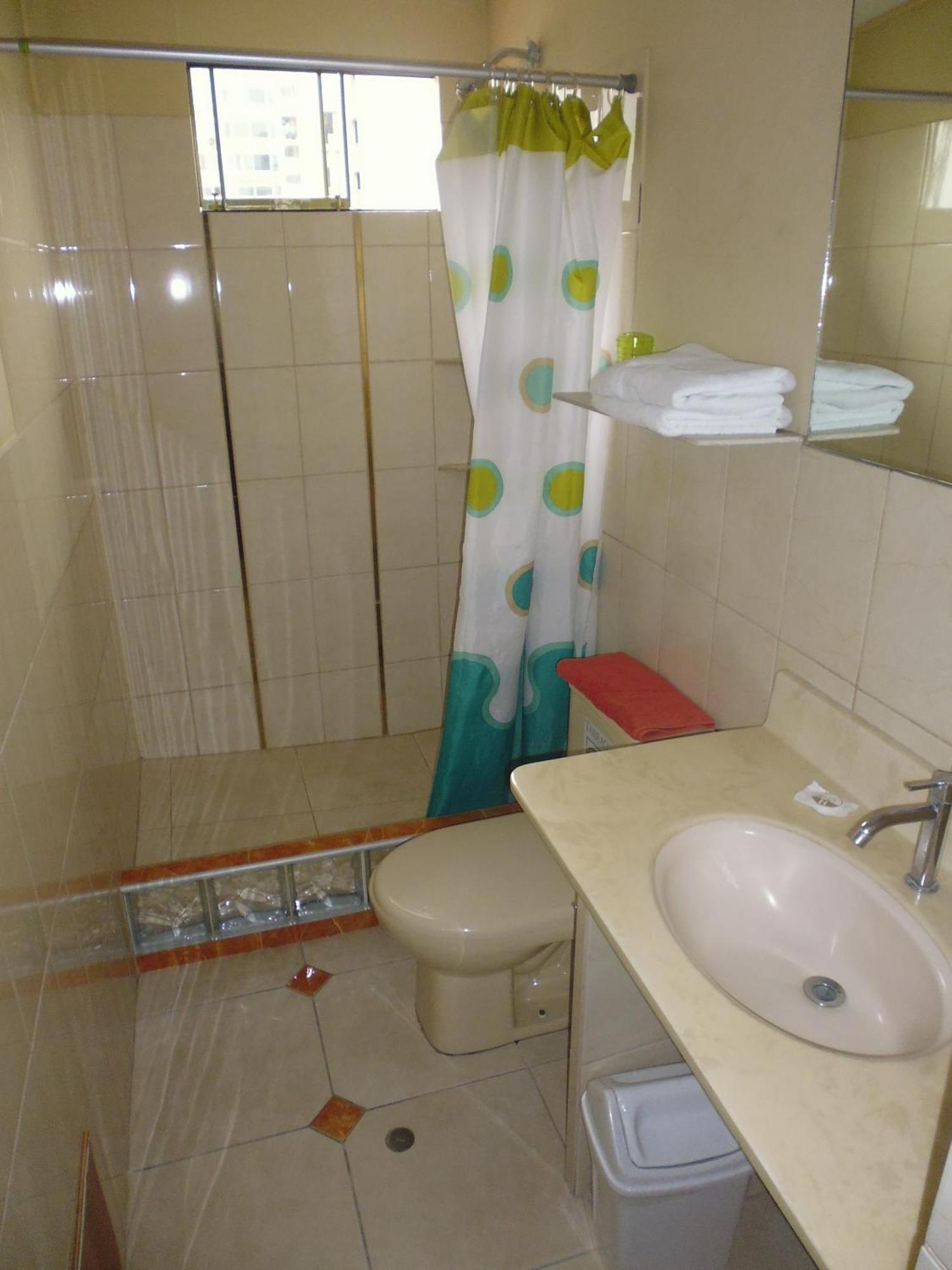 Hotel Tinkus Inn Lima Bagian luar foto