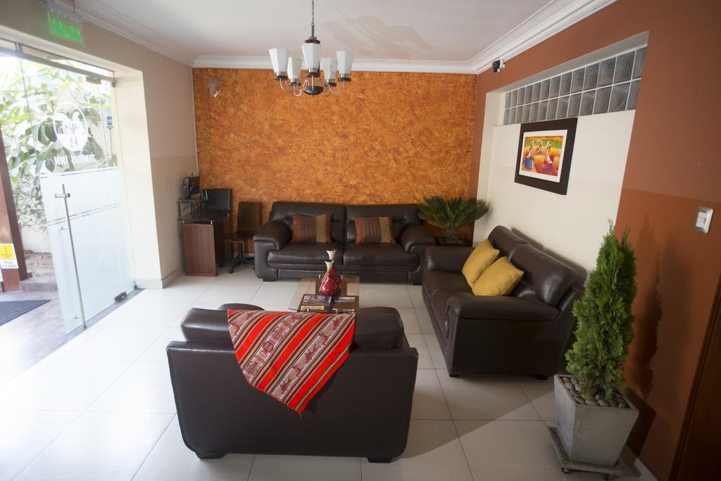 Hotel Tinkus Inn Lima Bagian luar foto