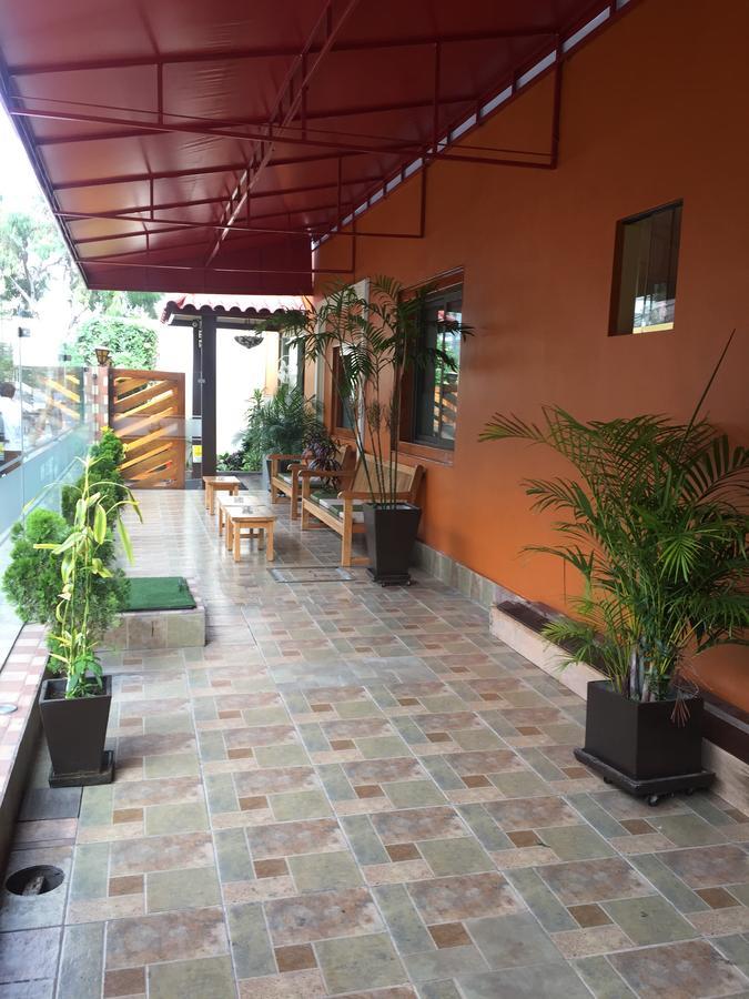 Hotel Tinkus Inn Lima Bagian luar foto